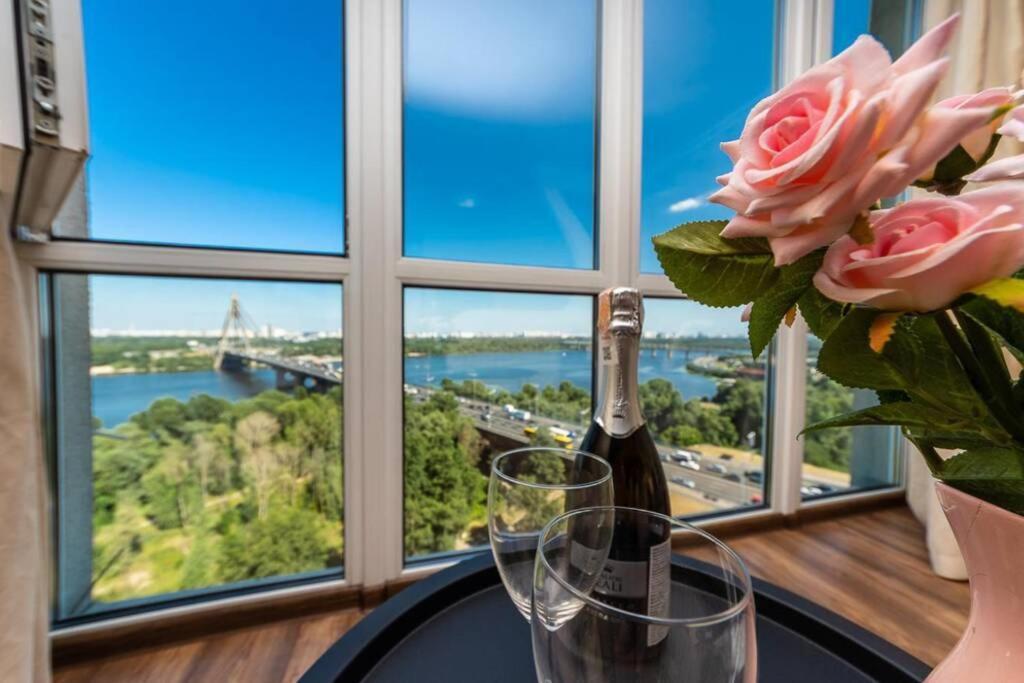 Apartments With Crazy Panoramic View Of The Dniepr Kyiv Exterior photo