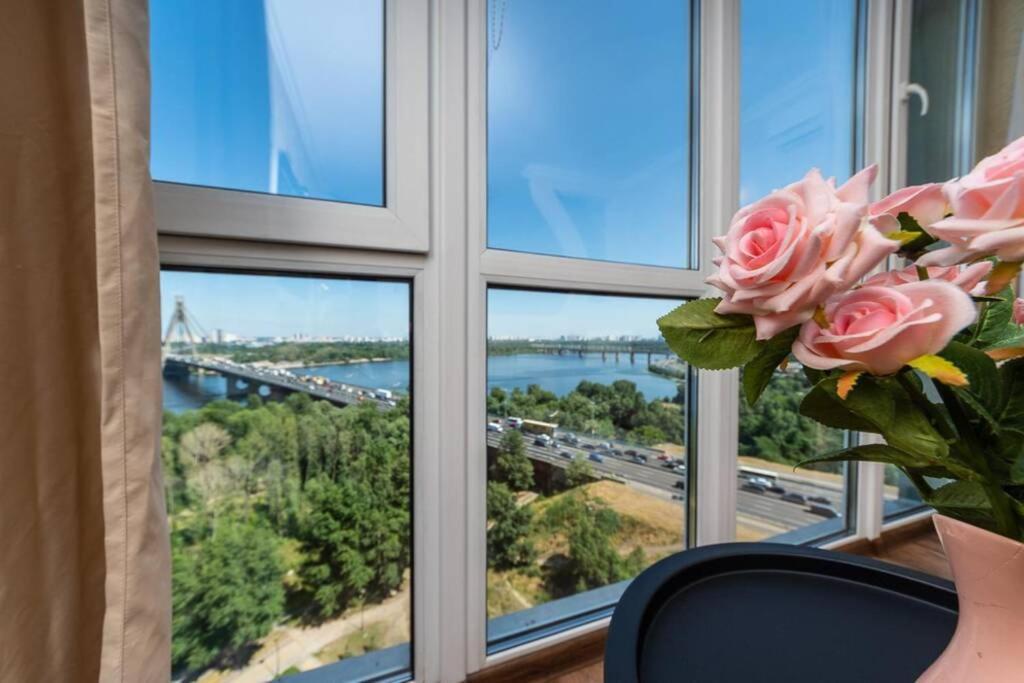 Apartments With Crazy Panoramic View Of The Dniepr Kyiv Exterior photo