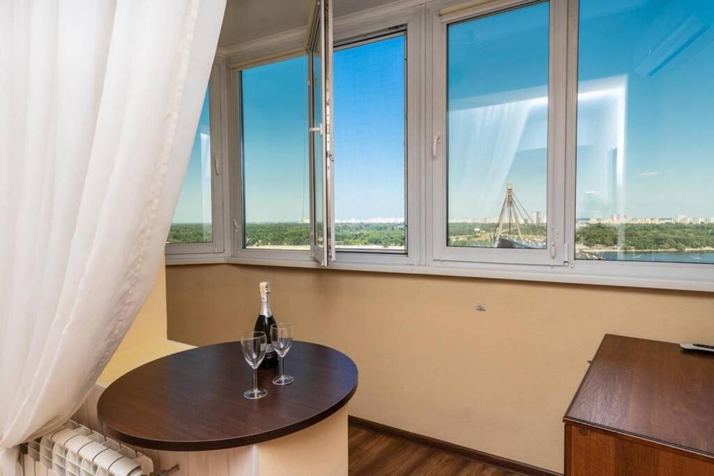 Apartments With Crazy Panoramic View Of The Dniepr Kyiv Exterior photo